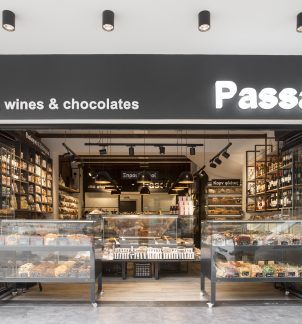 Passas nuts, wines and chocolates